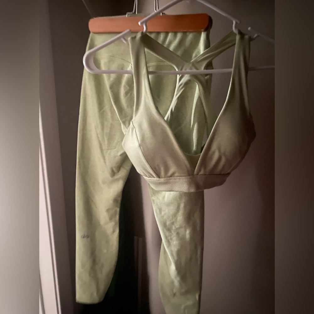Alo Yoga Leggings & Bra set XS/SM - Picture 5 of 12